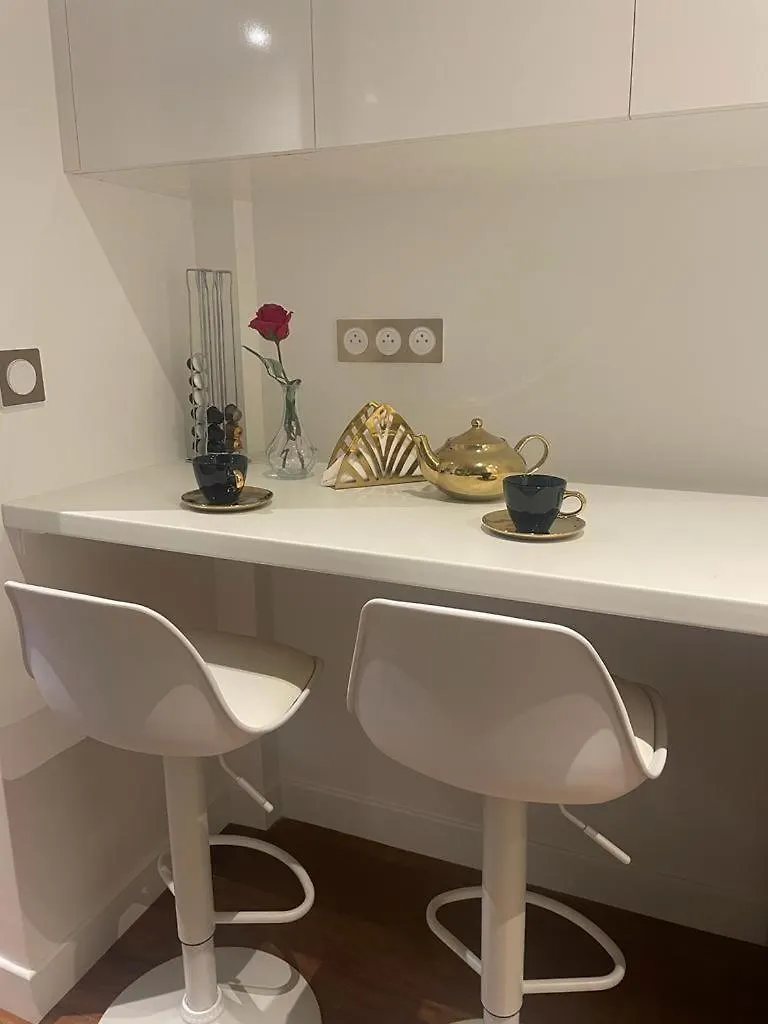 Trendy ,quit And Chic Apartment *
